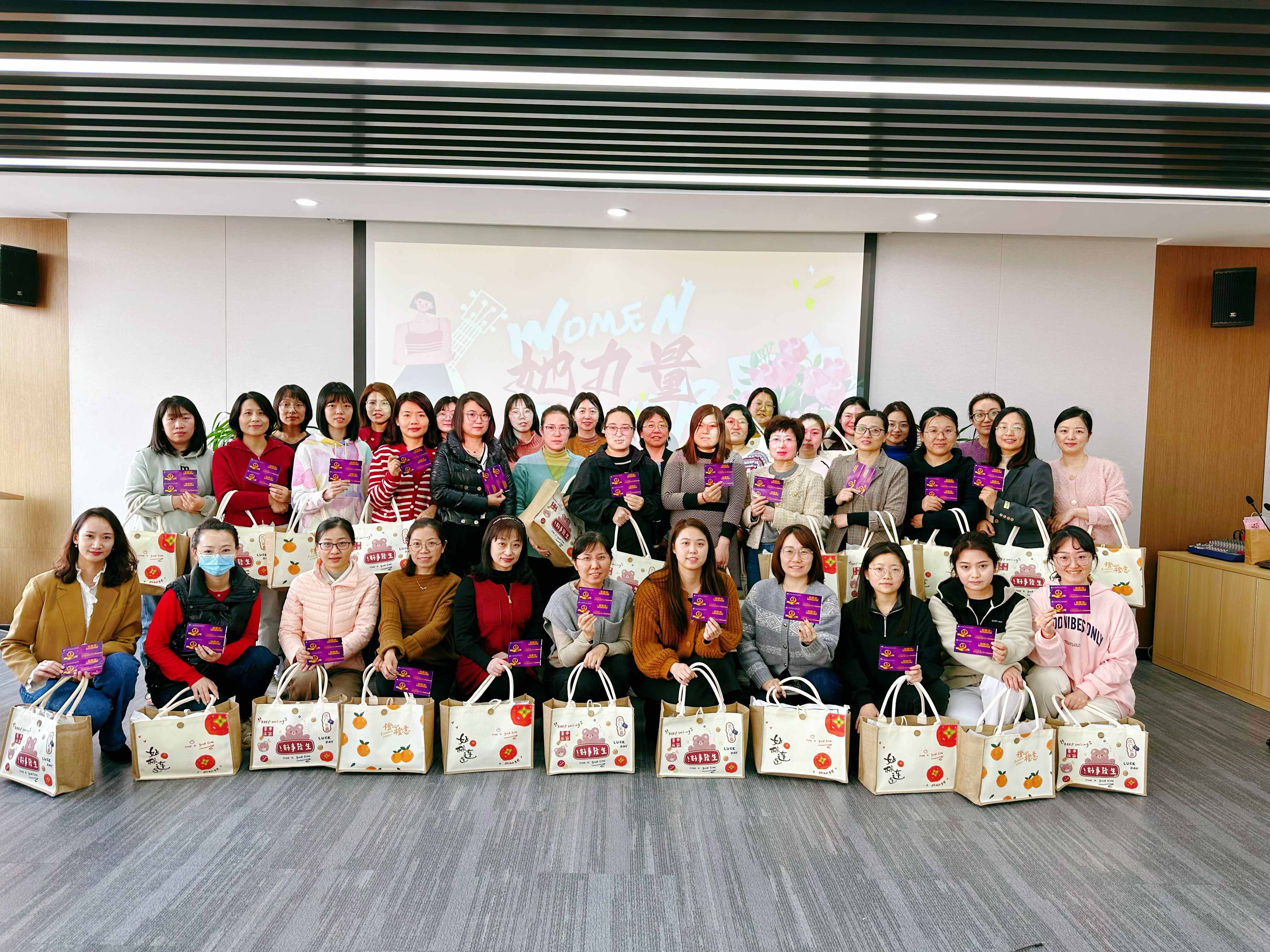 3.8妇女节|她有千钧力 亦有万万相