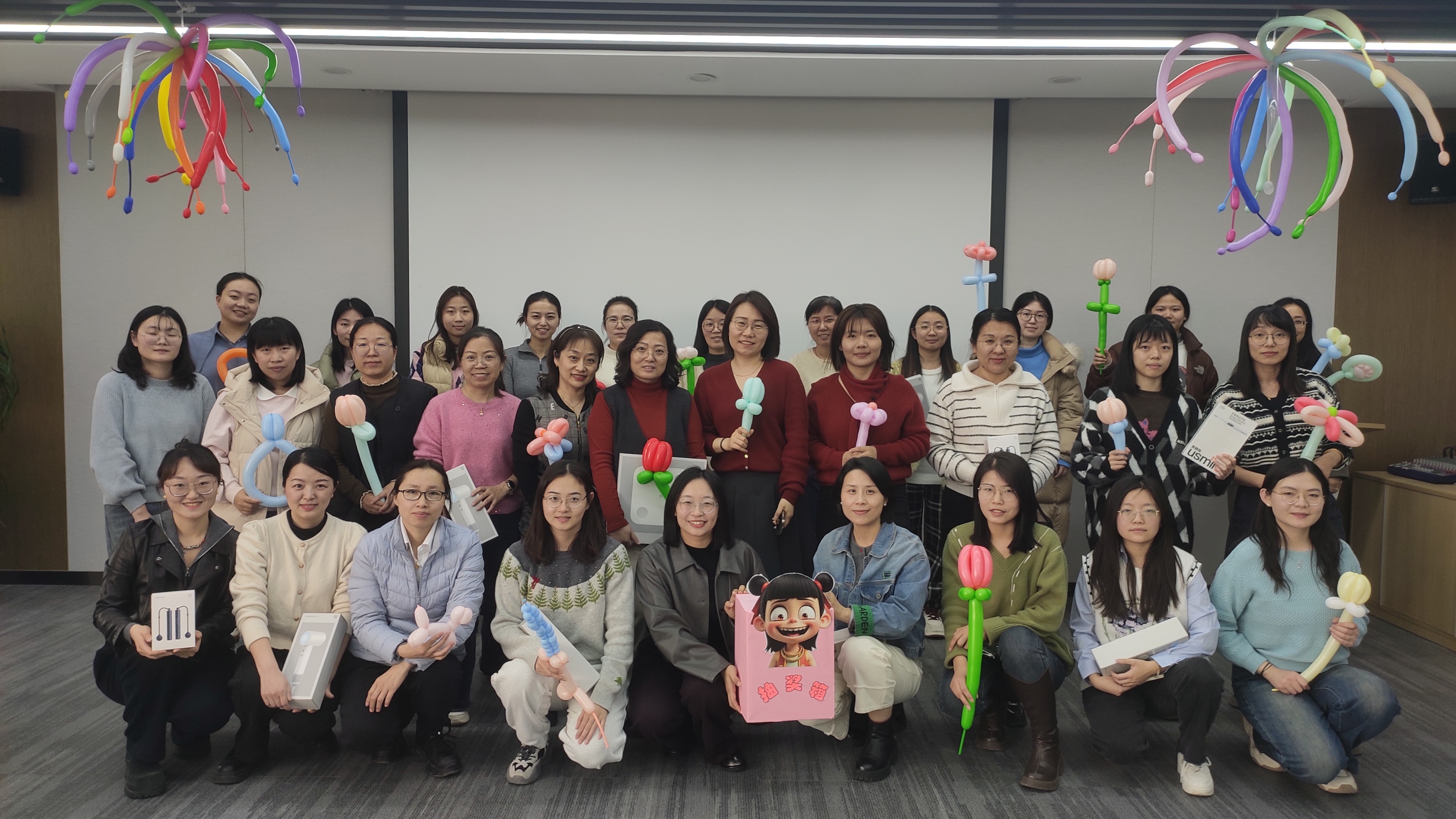 妇女节 | 灿若春光 共绽芳华